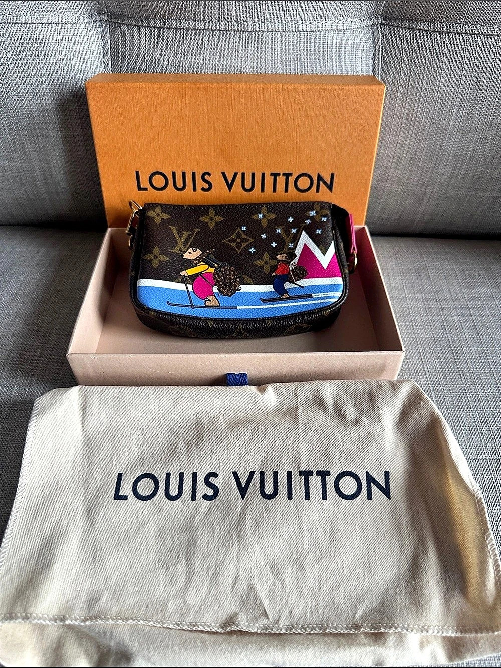 Louis Vuitton 2018 Ski Bear Mini Pochette M67769
